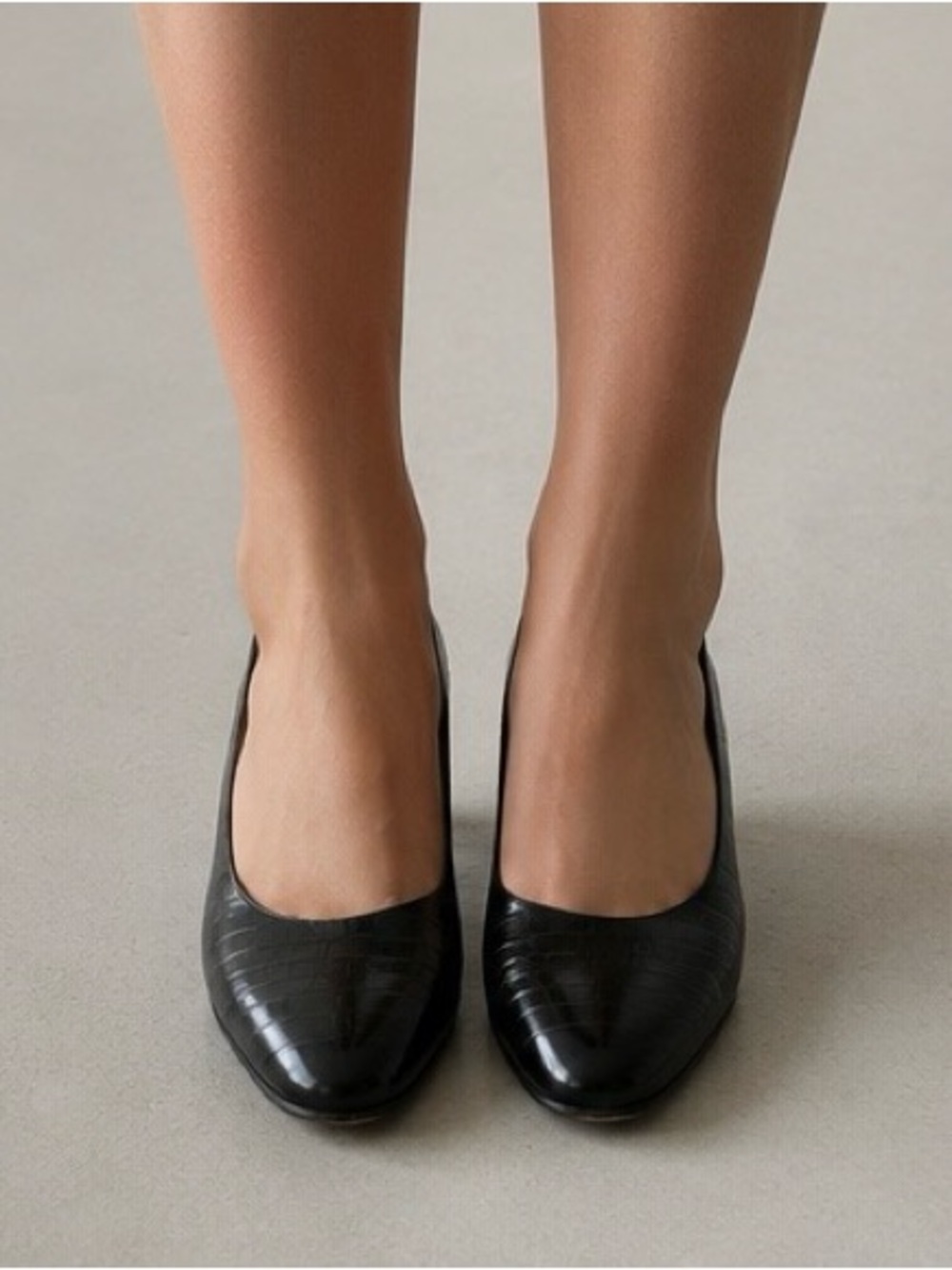 Salvatore Ferragamo Italian Leather Black Croc-Embossed Mid Heel Pumps - Picture 3 of 16